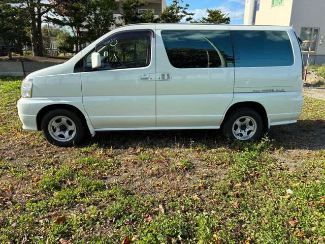 2001 Nissan Elgrand – thumbnail 3