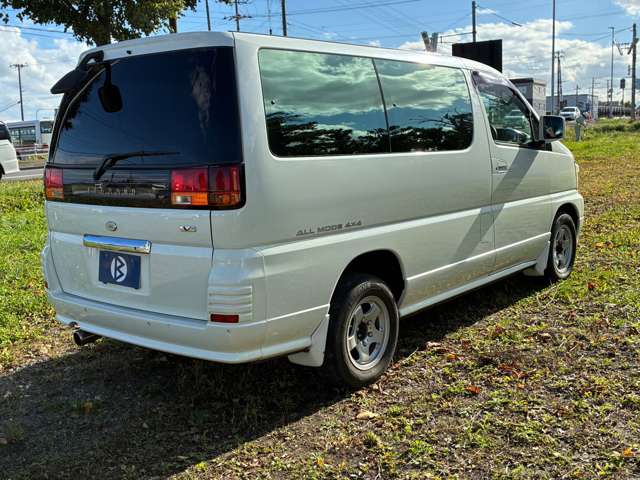 2001 Nissan Elgrand – thumbnail 4