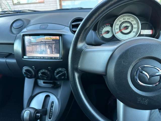 2011 Mazda Demio – thumbnail 3