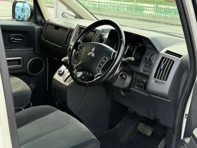 2008 Mitsubishi Delica D:5 – thumbnail 4