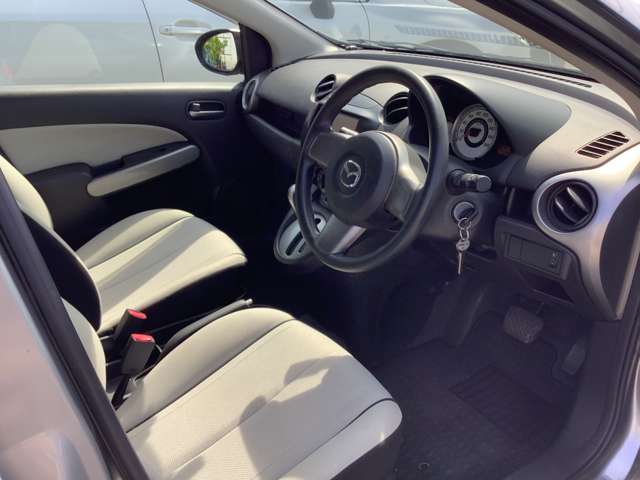 2011 Mazda Demio – thumbnail 2
