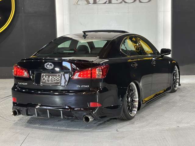 2011 Lexus IS – thumbnail 4