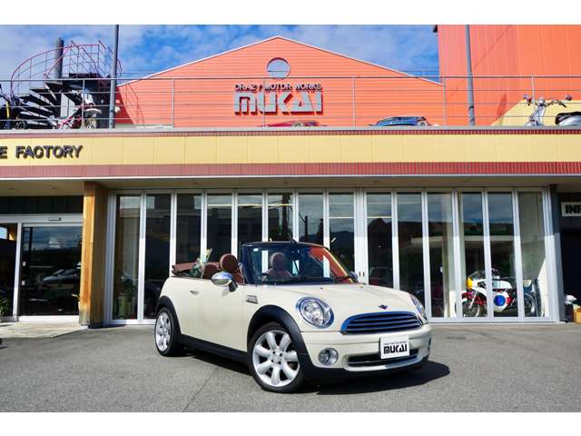 2010 MINI Mni Convertible – thumbnail 2