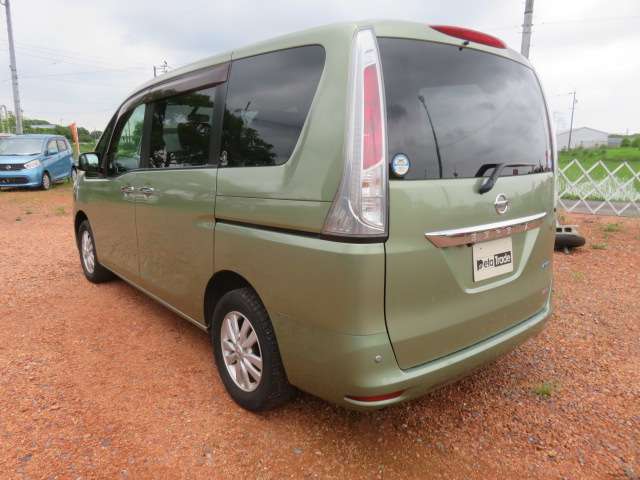 2011 Nissan Serena – thumbnail 4