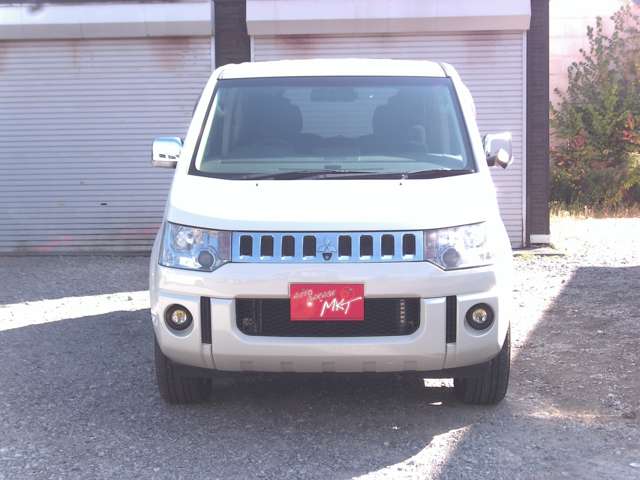2010 Mitsubishi Delica D:5 – thumbnail 2