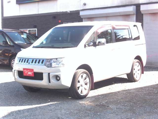 2010 Mitsubishi Delica D:5 – thumbnail 3