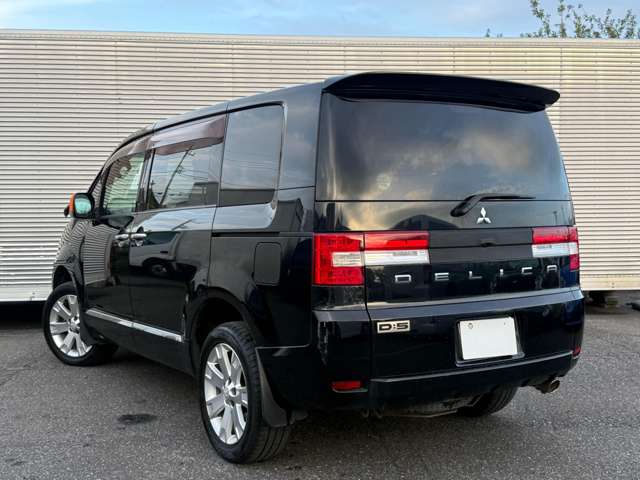 2008 Mitsubishi Delica D:5 – thumbnail 3