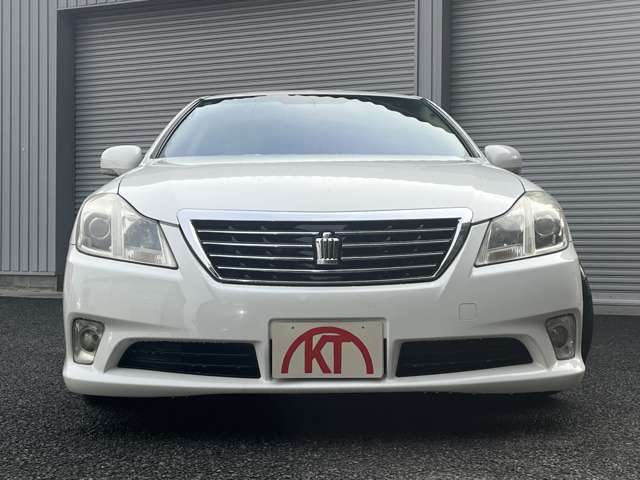 2010 Toyota Crown Royal – thumbnail 2