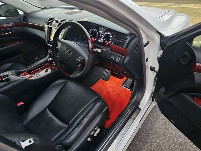 2011 Lexus LS – thumbnail 4