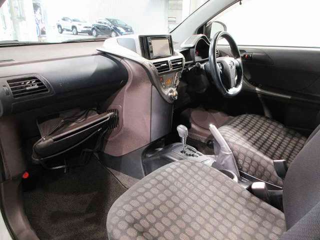 2009 Toyota iQ – thumbnail 3