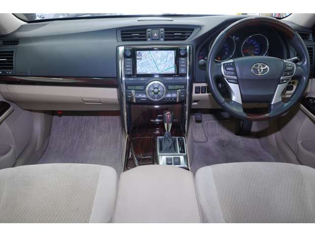 2011 Toyota Mark X – thumbnail 3