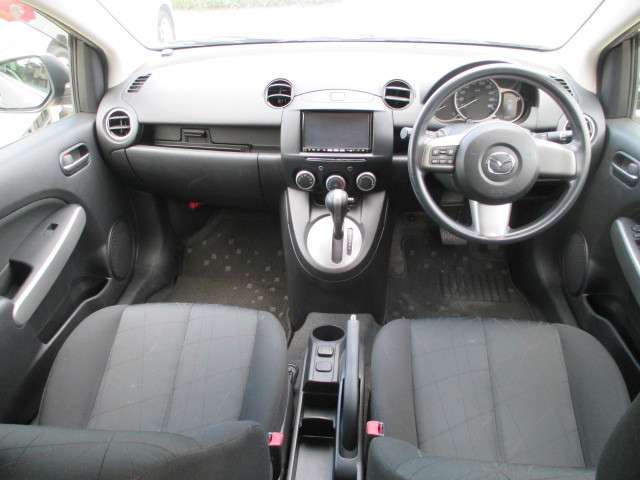 2011 Mazda Demio – thumbnail 3