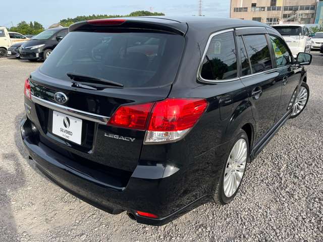 2011 Subaru Legacy Touring Wagon – thumbnail 2