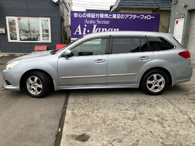 2011 Subaru Legacy Touring Wagon – thumbnail 3