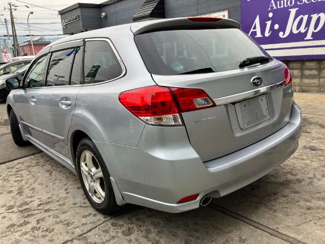 2011 Subaru Legacy Touring Wagon – thumbnail 4