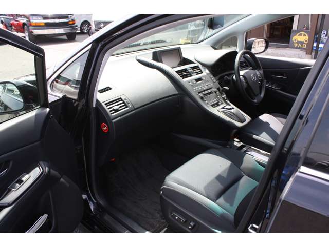2011 Lexus HS – thumbnail 3