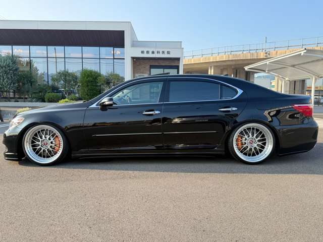 2010 Lexus LS – thumbnail 4