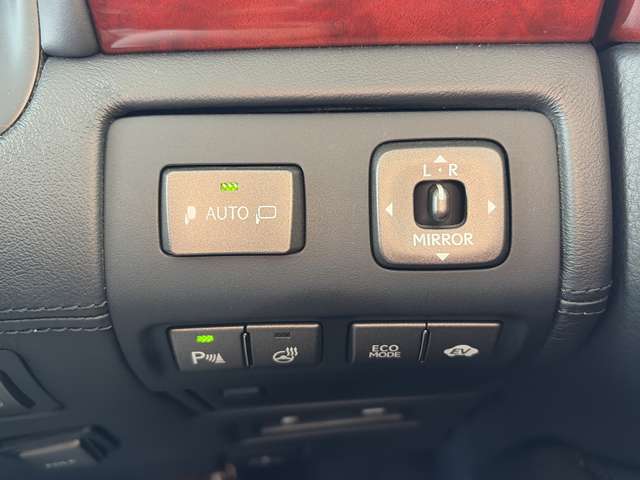 2010 Lexus LS Hybrid – thumbnail 4