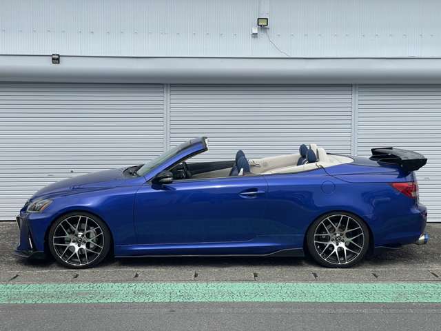 2009 Lexus IS Convertible – thumbnail 3