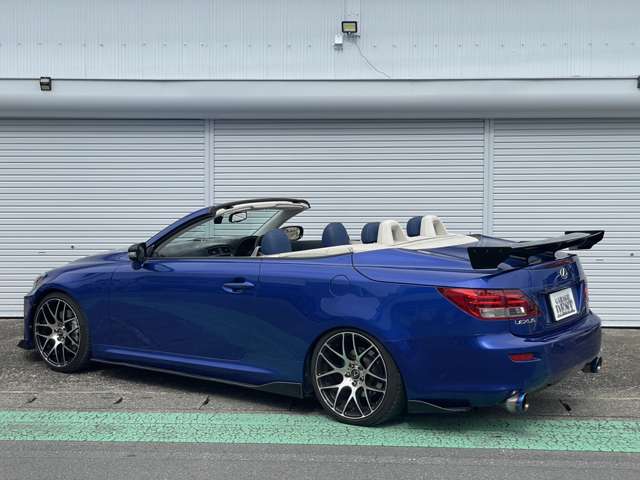 2009 Lexus IS Convertible – thumbnail 4