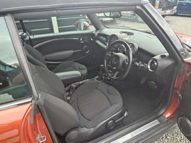 2010 MINI Mni Convertible – thumbnail 3