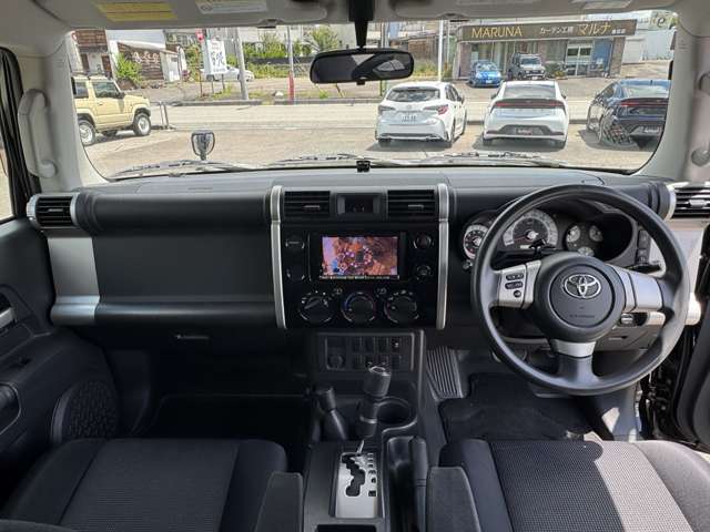 2011 Toyota FJ Cruiser – thumbnail 3