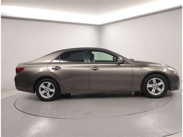2011 Toyota Mark X – thumbnail 2