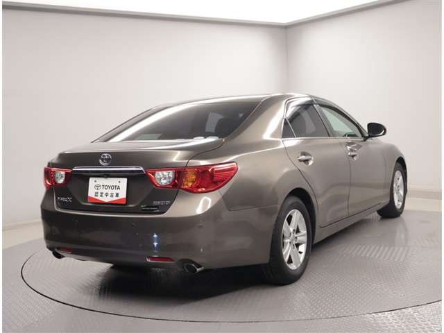 2011 Toyota Mark X – thumbnail 3