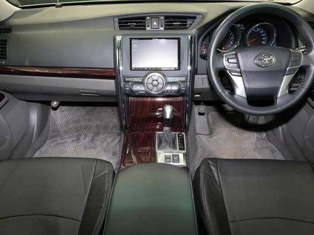 2011 Toyota Mark X – thumbnail 4