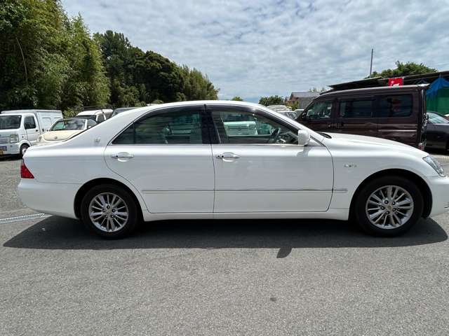 2008 Toyota Crown Royal – thumbnail 4