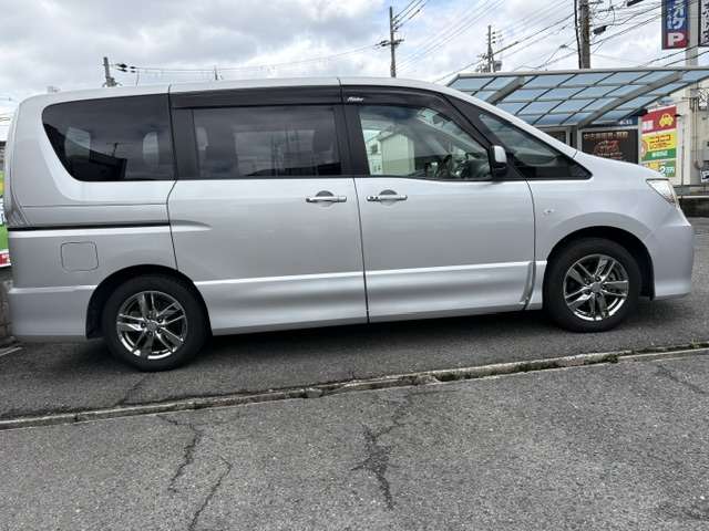2011 Nissan Serena – thumbnail 4