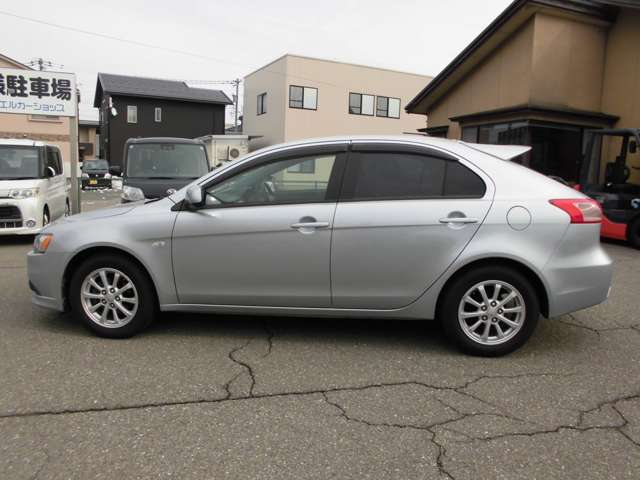 2011 Mitsubishi Galant Fortis Sportback – thumbnail 4