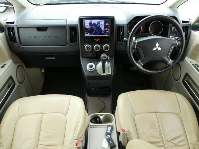 2009 Mitsubishi Delica D:5 – thumbnail 2