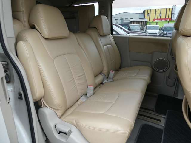 2009 Mitsubishi Delica D:5 – thumbnail 4