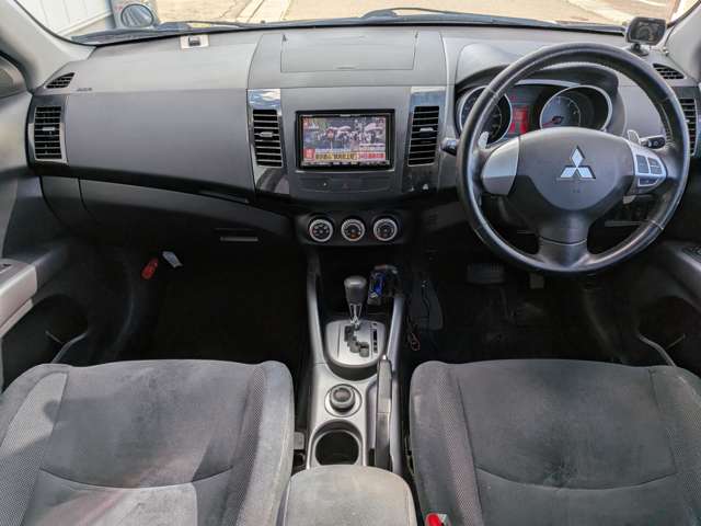 2008 Mitsubishi Outlander – thumbnail 2