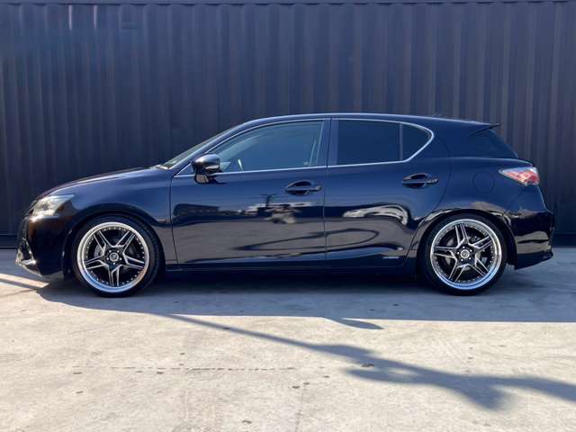 2011 Lexus CT – thumbnail 2