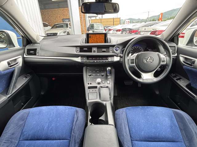 2011 Lexus CT – thumbnail 2