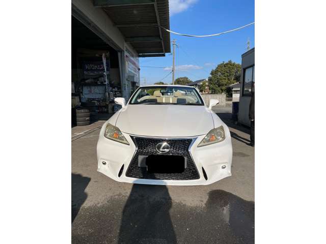 2011 Lexus IS Convertible – thumbnail 2