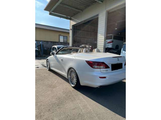 2011 Lexus IS Convertible – thumbnail 4