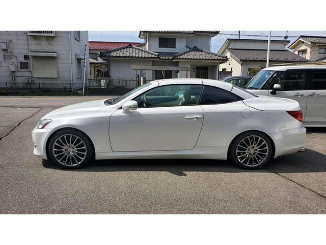 2009 Lexus IS Convertible – thumbnail 4