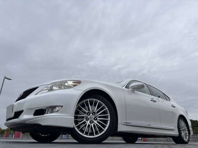 2010 Lexus LS – thumbnail 4
