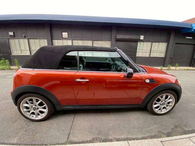 2011 MINI Mni Convertible – thumbnail 2