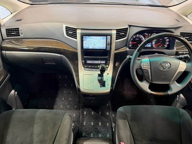 2011 Toyota Vellfire – thumbnail 2