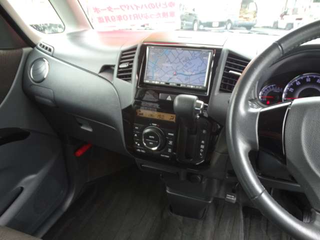 2011 Nissan Roox – thumbnail 2