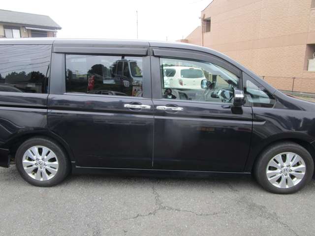 2011 Honda Stepwgn – thumbnail 4