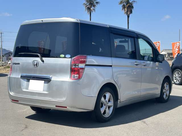 2011 Honda Stepwgn – thumbnail 3