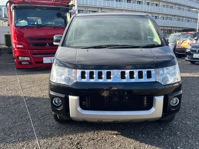 2011 Mitsubishi Delica D:5 – thumbnail 2