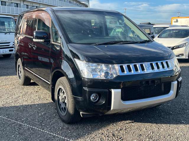 2011 Mitsubishi Delica D:5 – thumbnail 3
