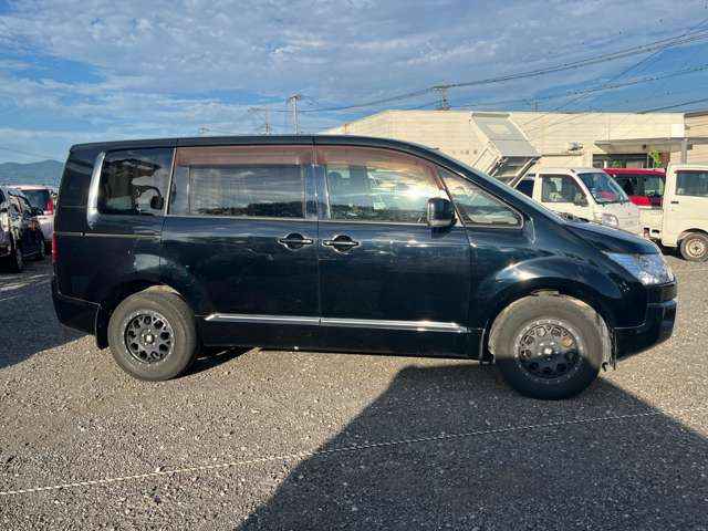 2011 Mitsubishi Delica D:5 – thumbnail 4