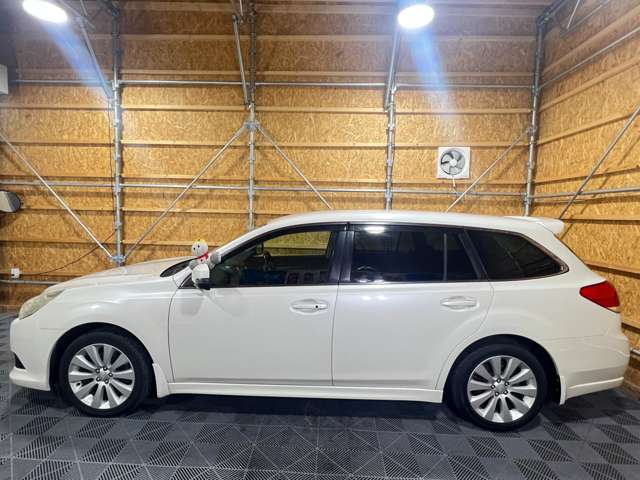 2011 Subaru Legacy Touring Wagon – thumbnail 3